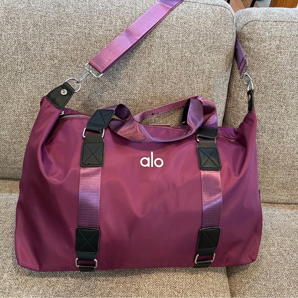 Alo yoga burgundy strap bag